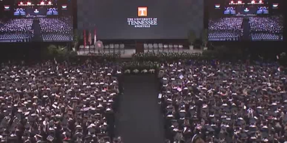 Ut Ulumni Thousands of UT students join alumni family at fall commencement ceremony