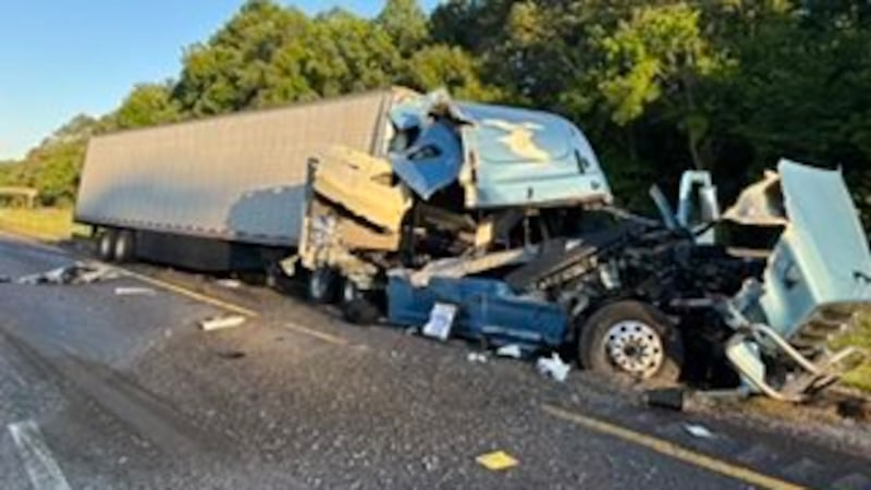 Roane County crash causes miles-long backups on I-40 E