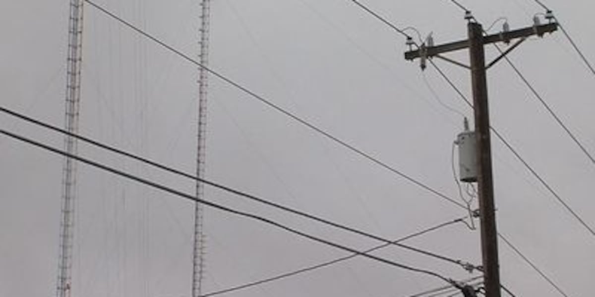 Tracking thousands of power outages as severe weather moves through East Tennessee