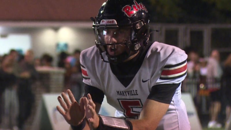 Maryville's Will Jones takes a snap against Oak Ridge
