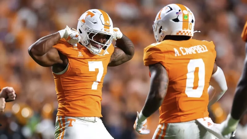 KNOXVILLE, TN - September 19, 2026 - Linebacker Arion Carter #7 of the Tennessee Volunteers...