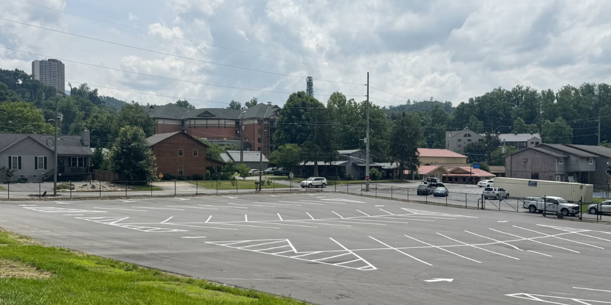 Gatlinburg opens permit-only parking lot for downtown employees