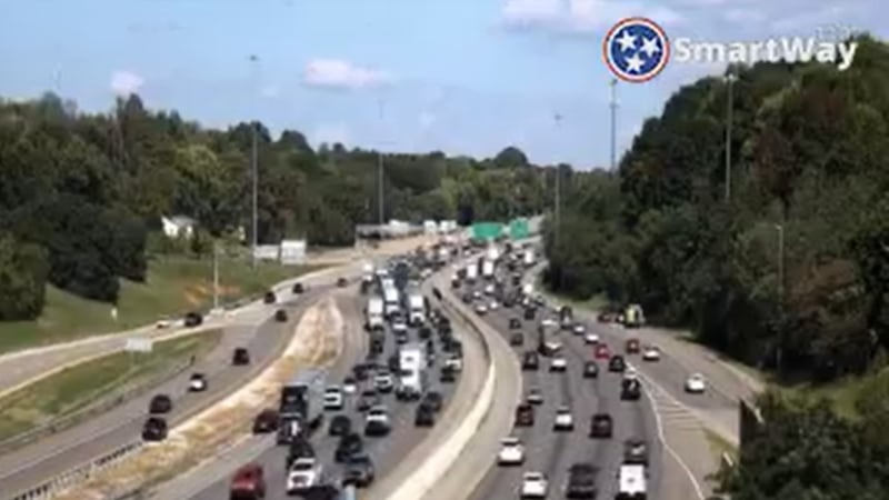 Crash blocks lane on I-40 near Papermill Drive in Knoxville: TDOT