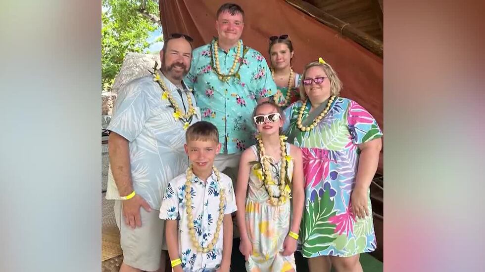 Lee Rector Kids Teacher becomes instant father to 4 after adopting student, his siblings
