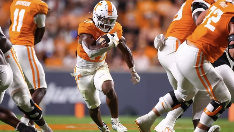 KNOXVILLE, TN - September 19, 2026 - Running back Daune Morris #17 of the Tennessee Volunteers...