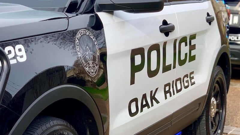 Oak Ridge police investigating deadly crash