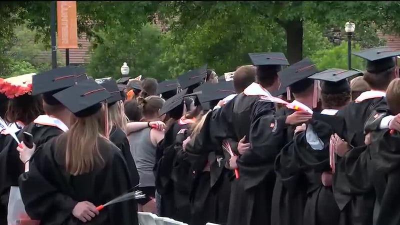 Ut Graduate University of Tennessee graduates record number of students